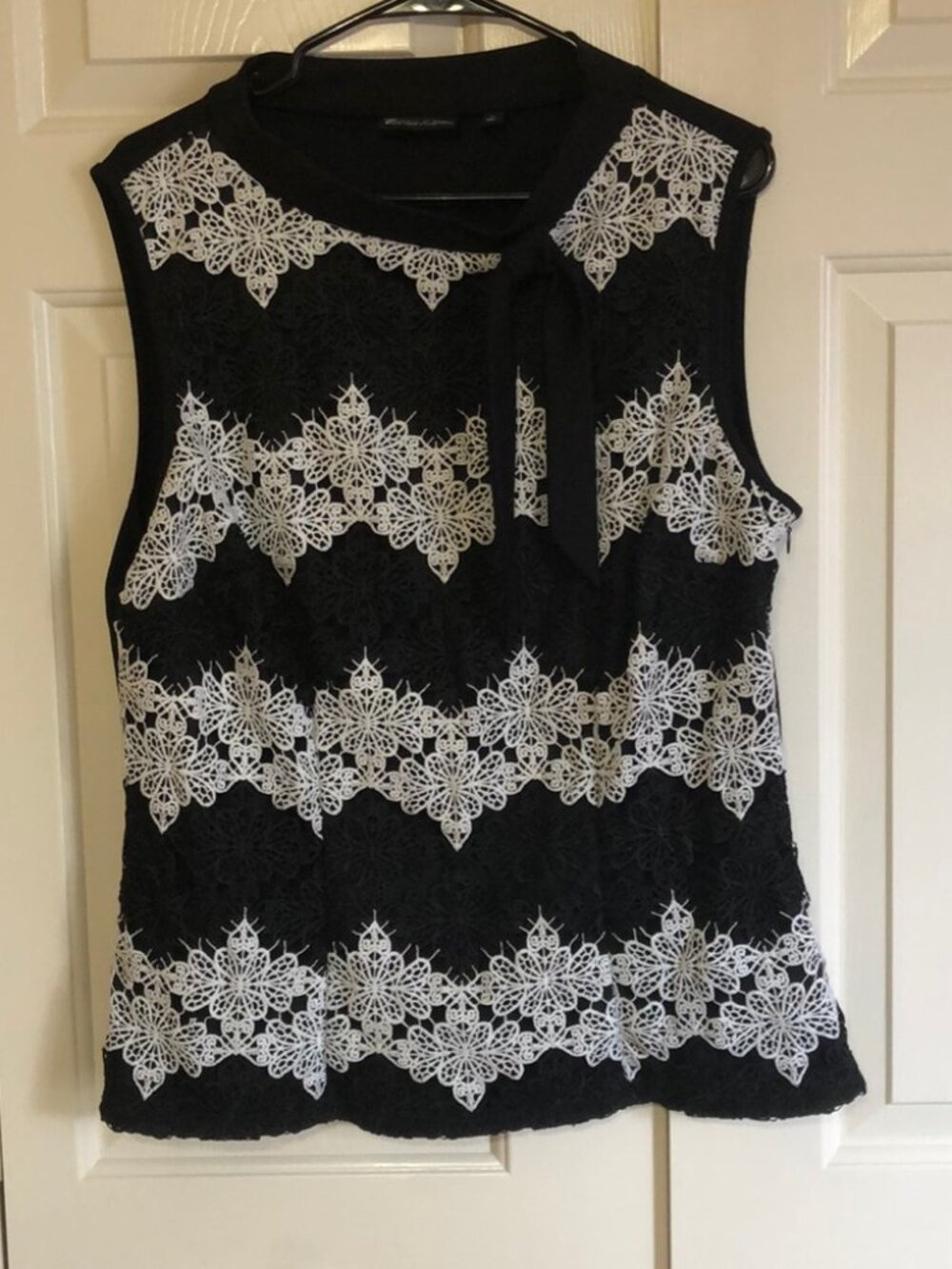 New York & Company Black & White Lace Front Peplum Blouse Size XL